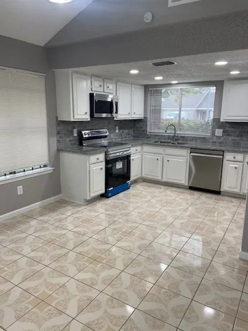 $2,250 | 7803 Candle Green Lane, Houston, TX 77071