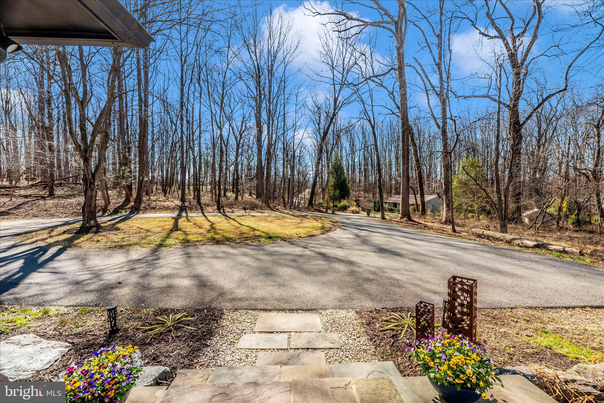 14015 Berryville Road Darnestown, MD 20874 - Photo 3 of 53 Front circular driveway