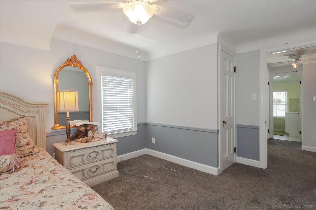 335 Merriweather Road Grosse Pointe, MI 48236 - Photo 19 of 36 50016234-18.JPG