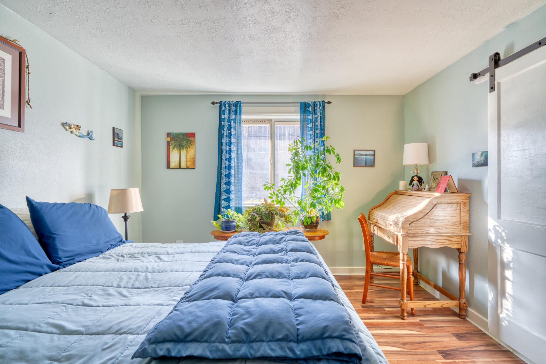 2640 Southwest Fissure Loop Redmond, OR 97756 - Photo 26 of 38 Primary Bedroom