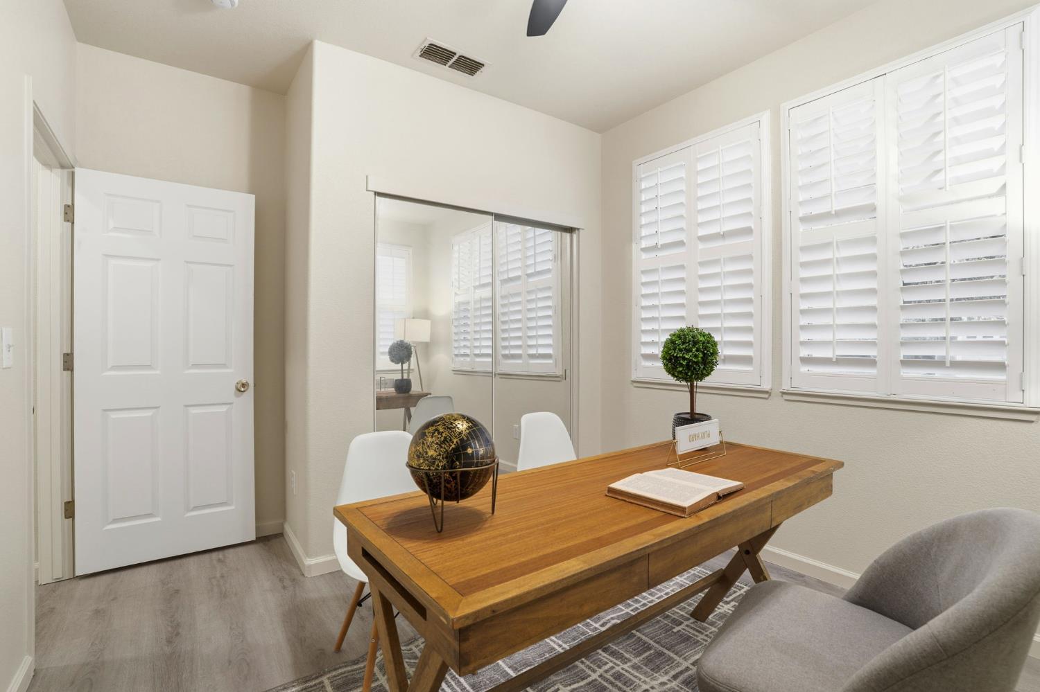 10250 Rudder Way Stockton, CA 95209 - Photo 20 of 46 a living room with furniture and window