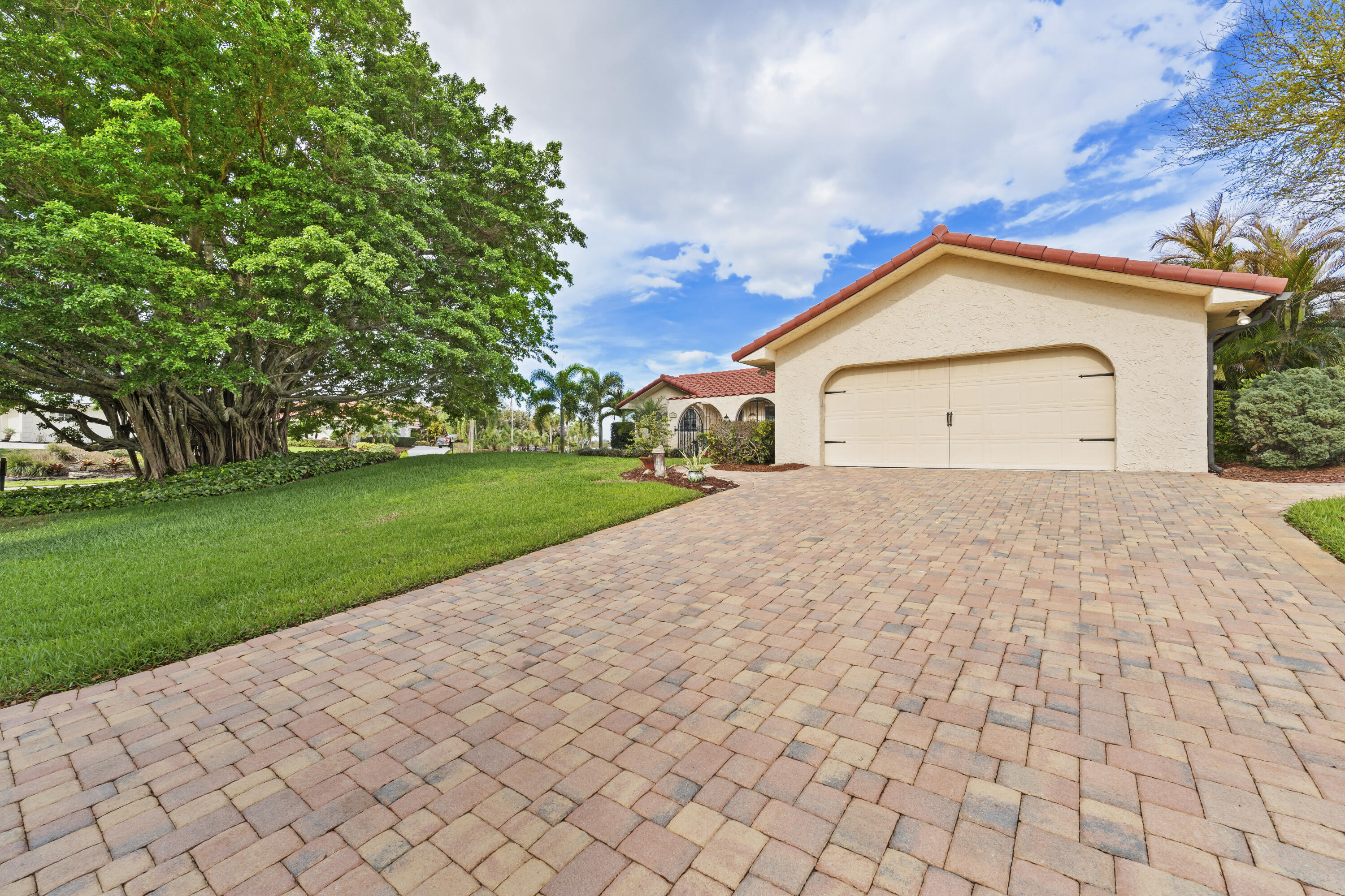 4176 Southeast Fairway Court Stuart, FL 34997 - Photo 3 of 46 6_10