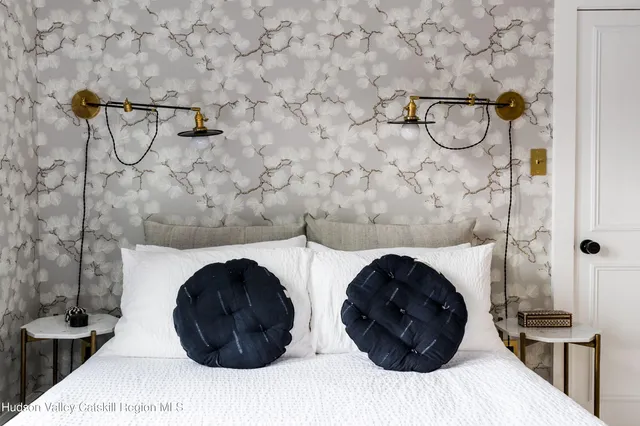 a bathroom with a toilet and a washing machine