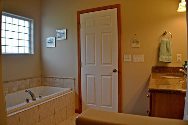 2909 Floyd Road Lambertville, MI 48144 - Photo 10 of 18 20101081-9.JPG