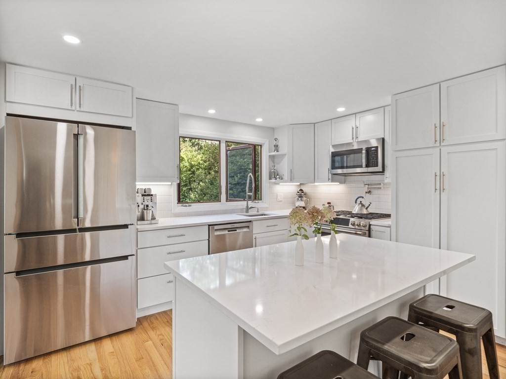 33 Amble Road Chelmsford, MA 01824 - Photo 5 of 42
