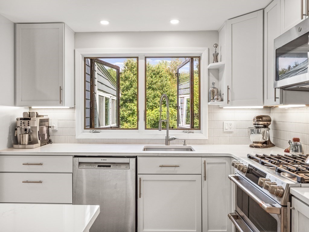 33 Amble Road Chelmsford, MA 01824 - Photo 6 of 42