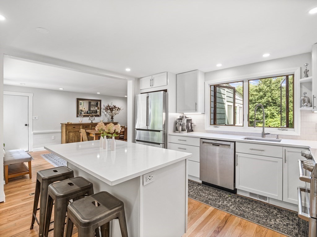 33 Amble Road Chelmsford, MA 01824 - Photo 9 of 42