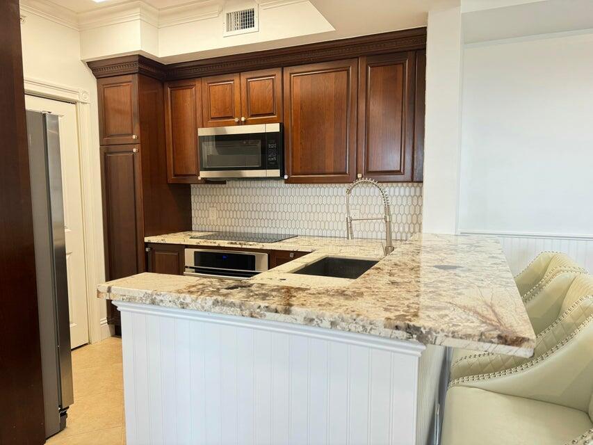 1660 Renaissance Commons Boulevard, Unit 2619 Boynton Beach, FL 33426 - Photo 3 of 20 kitchen