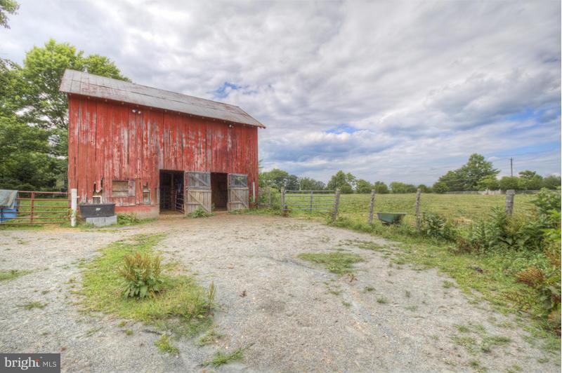 280 Poplar Road Fredericksburg, VA 22406 - Photo 2 of 20 Barn
