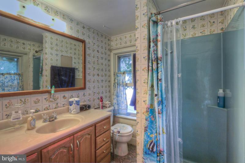 280 Poplar Road Fredericksburg, VA 22406 - Photo 11 of 20 Bath