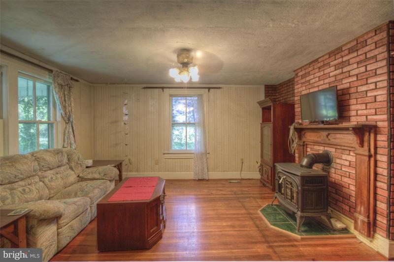 280 Poplar Road Fredericksburg, VA 22406 - Photo 16 of 20 Family Room