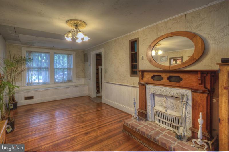 280 Poplar Road Fredericksburg, VA 22406 - Photo 19 of 20 Living Room