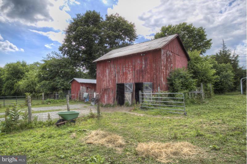 280 Poplar Road Fredericksburg, VA 22406 - Photo 3 of 20 Barn