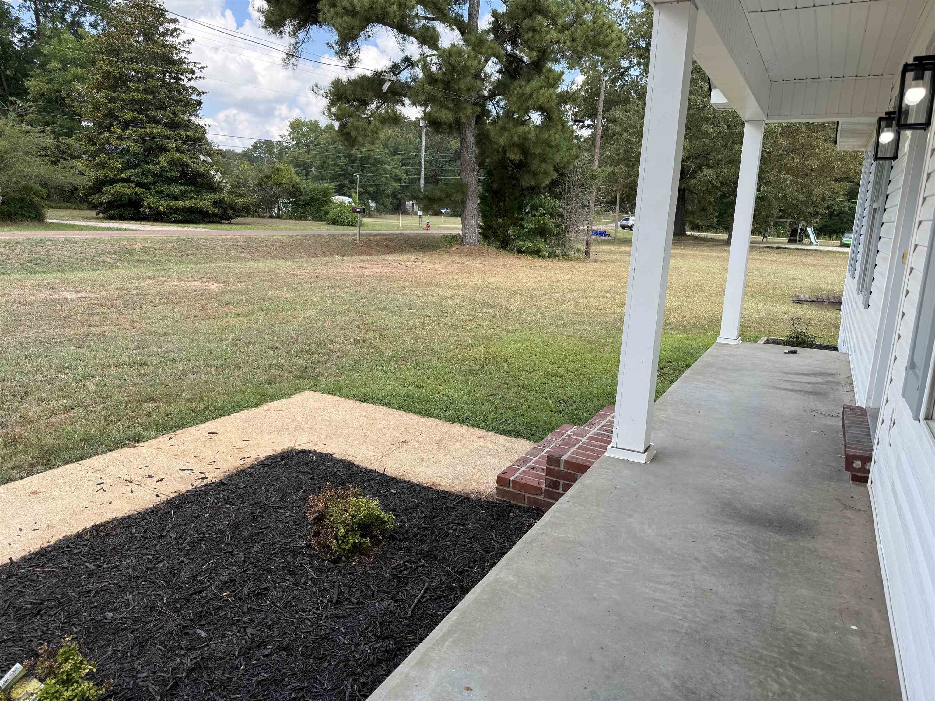 1250 Clifton Road Savannah, TN 38372 - Photo 29 of 33 View of grassy yard with a porch