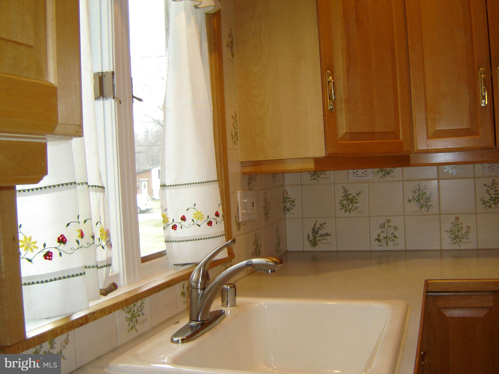 8402 Charlton Road Randallstown, MD 21133 - Photo 14 of 30 Kitchen w/ceramic tile backsplash