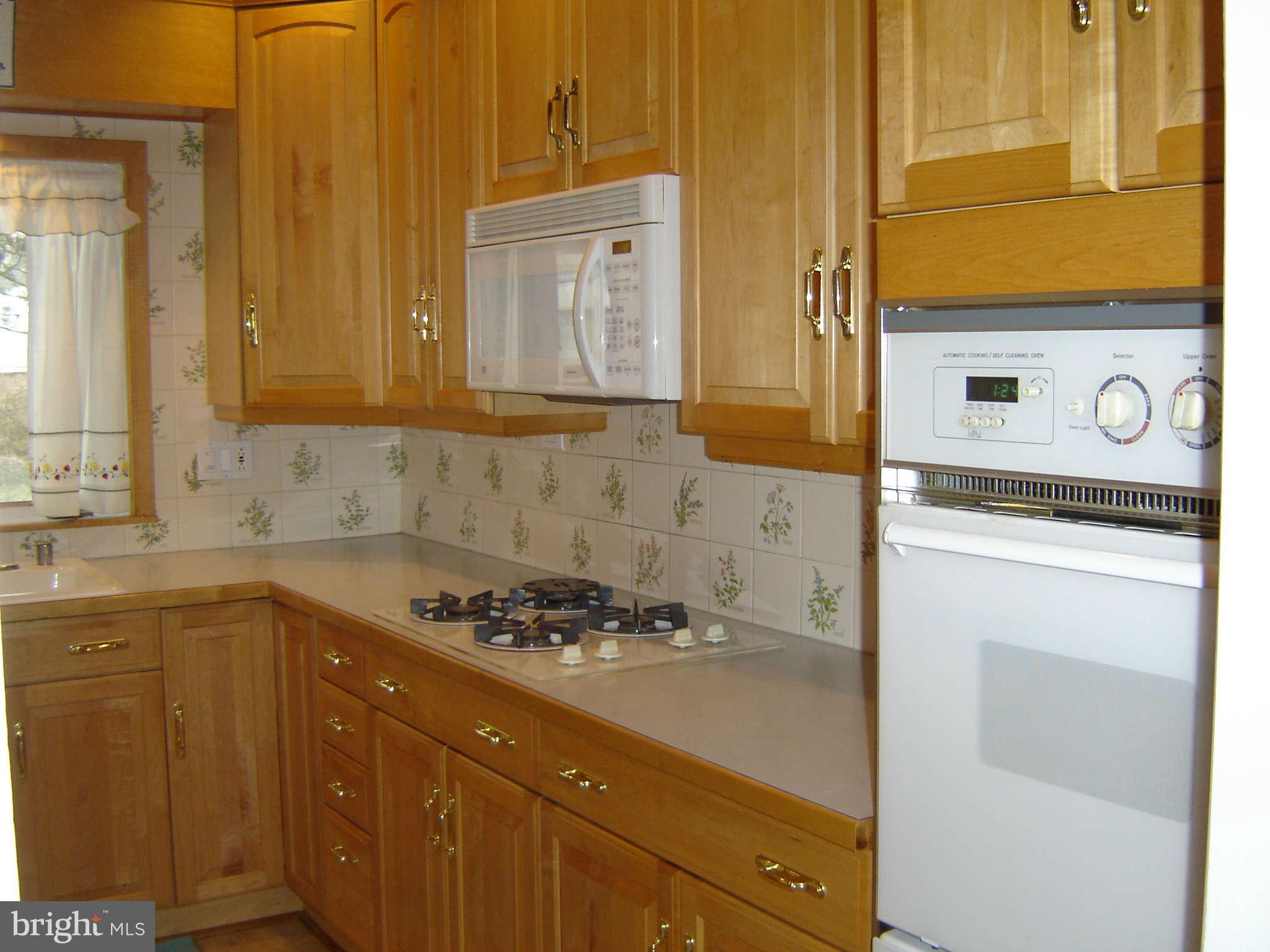 8402 Charlton Road Randallstown, MD 21133 - Photo 15 of 30 Kitchen Cooktop