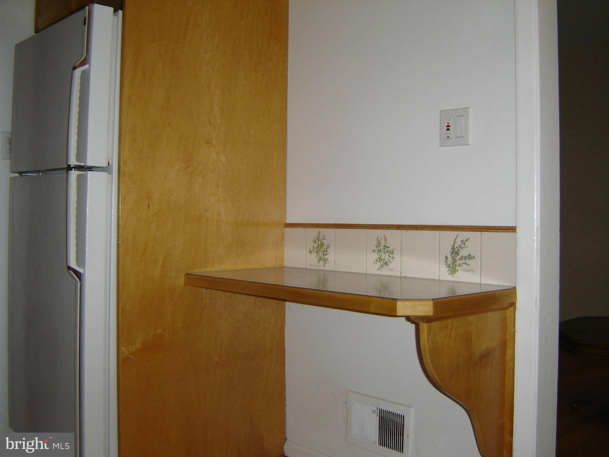 8402 Charlton Road Randallstown, MD 21133 - Photo 18 of 30 Kitchen Breakfast Bar
