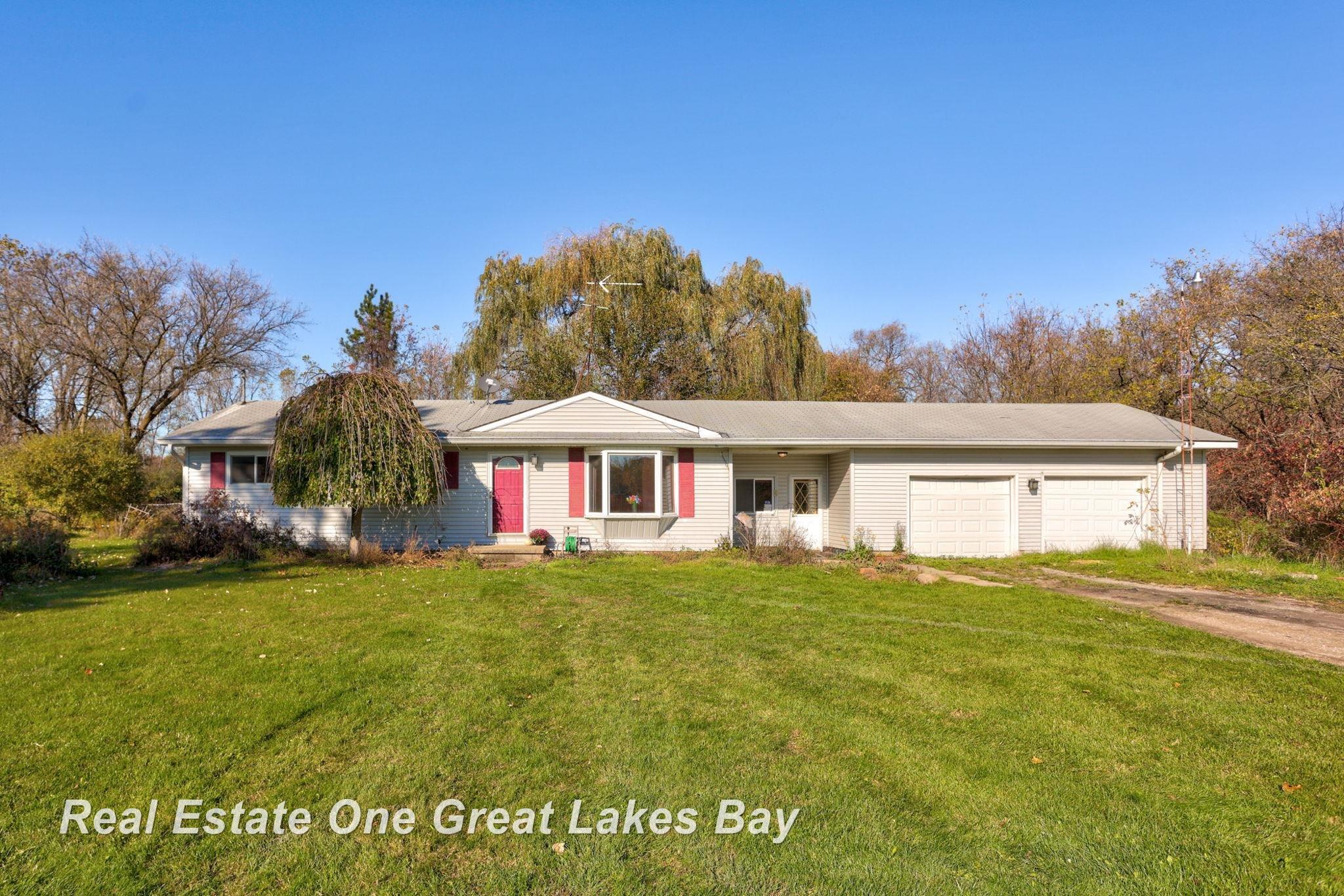 21638 Roosevelt Road Merrill, MI 48637 - Photo 1 of 30 50192923-cde22290-e6f8-443d-929e-e41bb657e3a2.JPG