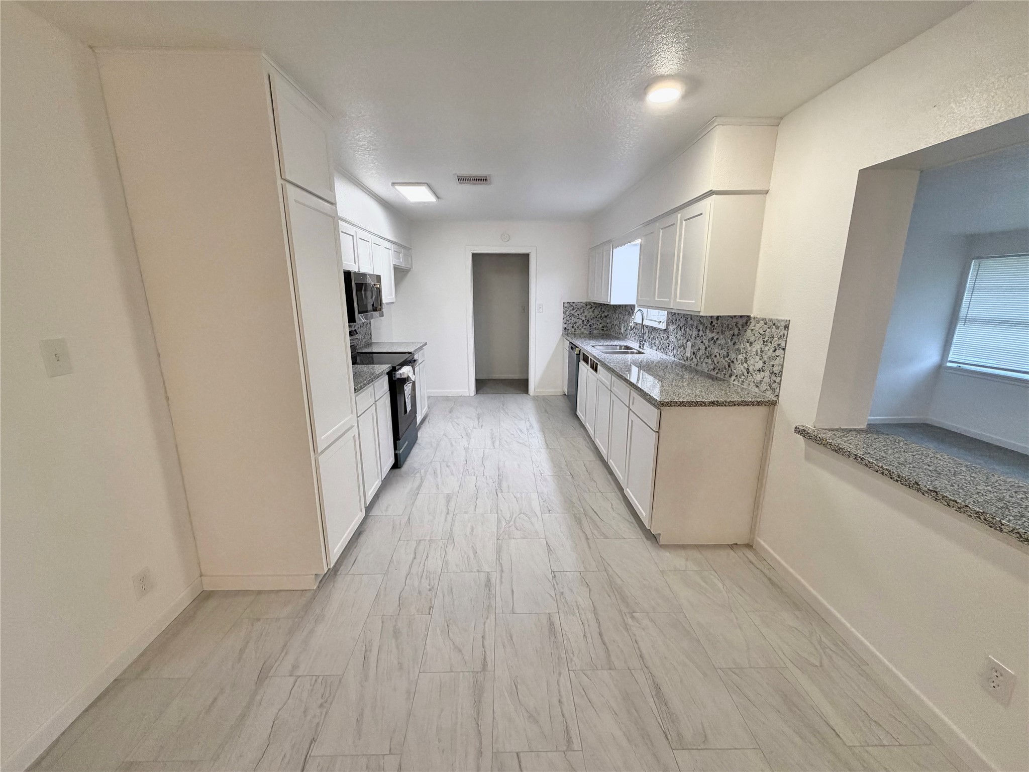 316 Angle Street Angleton, TX 77515 - Photo 5 of 30