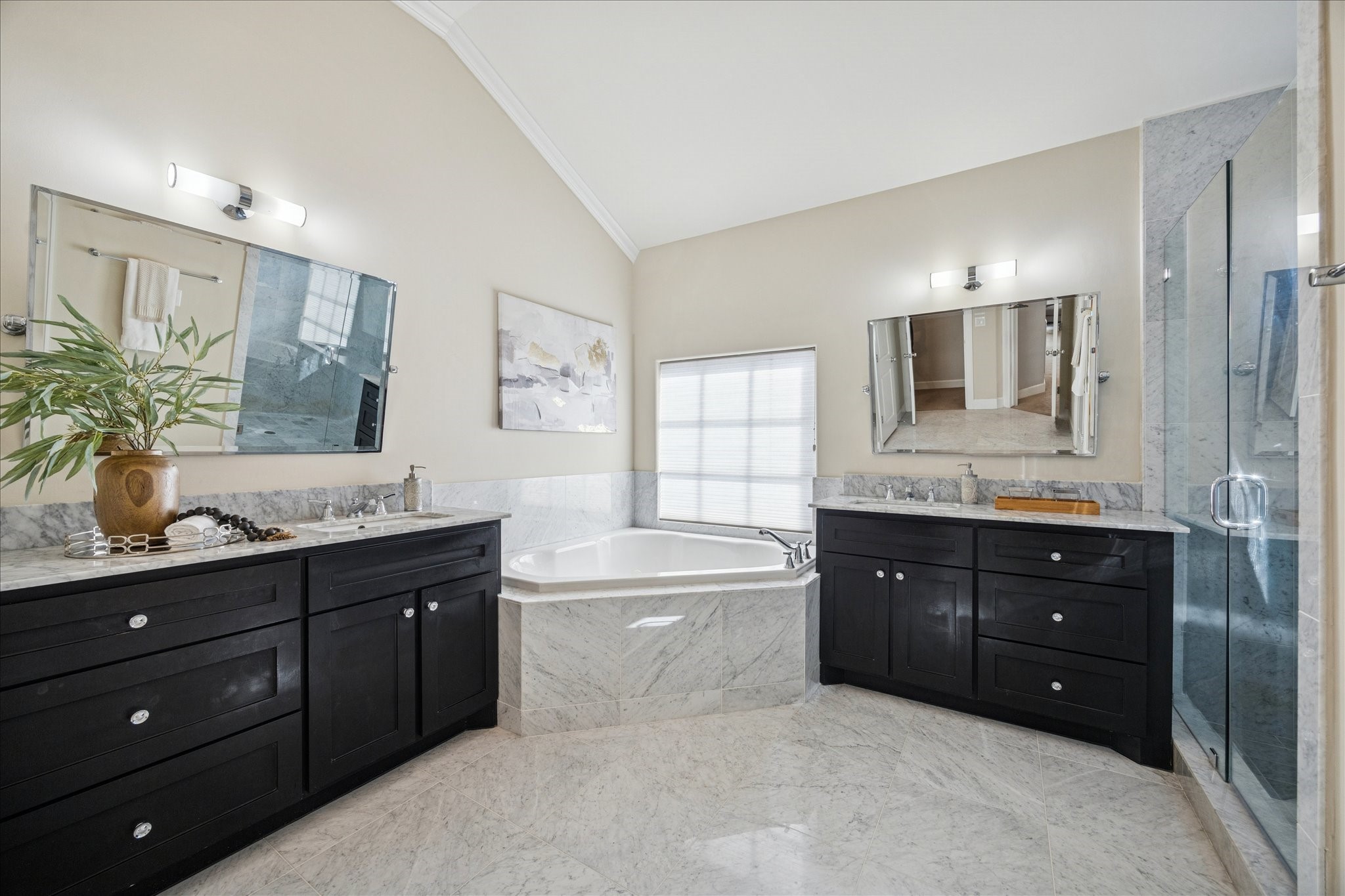615 West Bell Street Houston, TX 77019 - Photo 13 of 26 Primary Bathroom Suite with his & her walk in closets