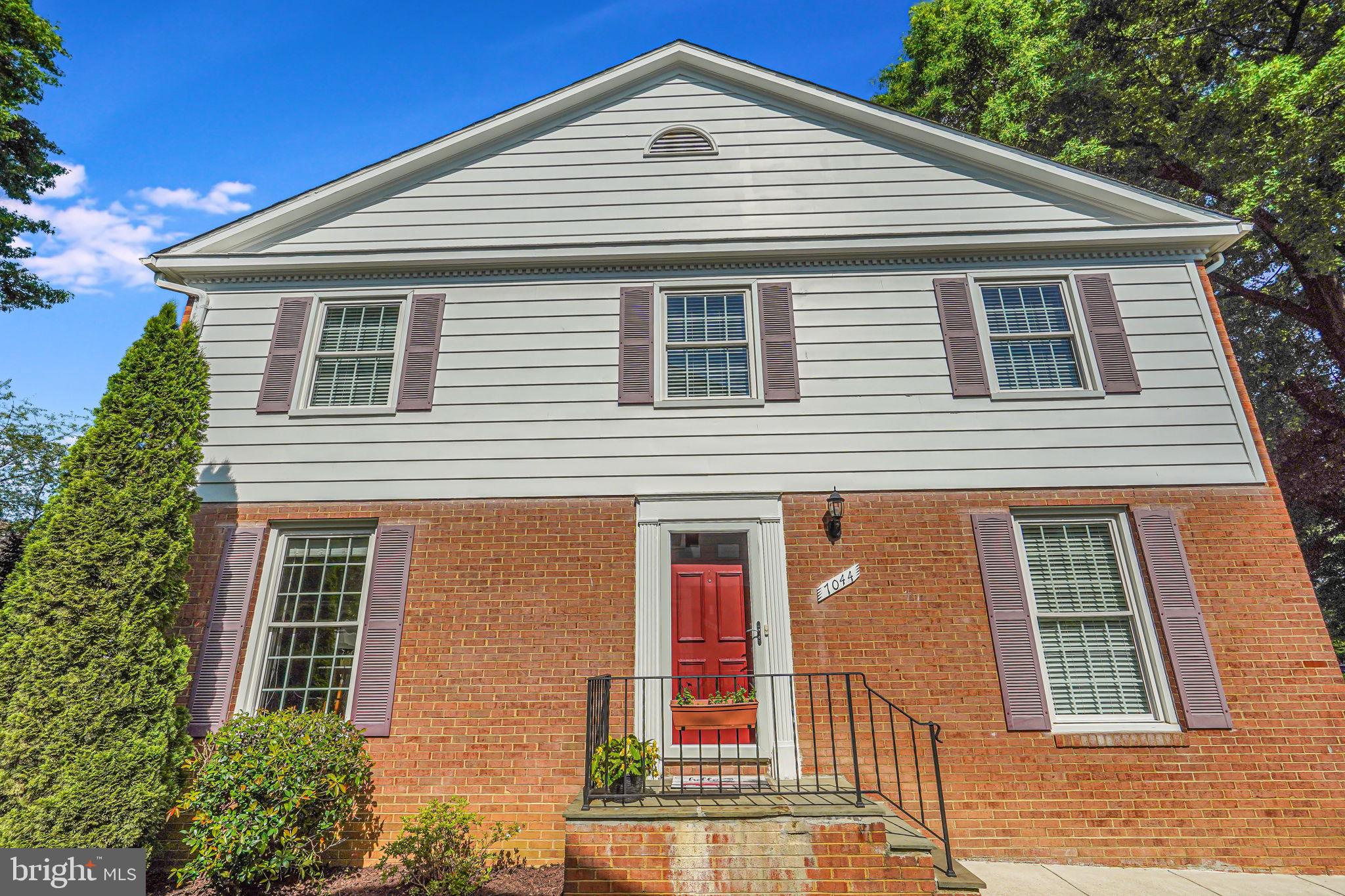 7044 Leestone Street Springfield, VA 22151 - Photo 4 of 54