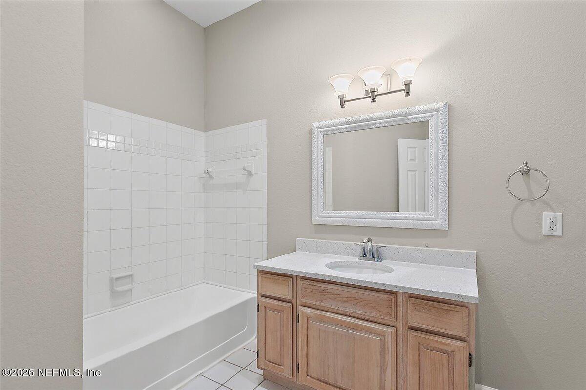 10150 Belle Rive Boulevard, Unit 204 Jacksonville, FL 32256 - Photo 6 of 19 06-Bathroom