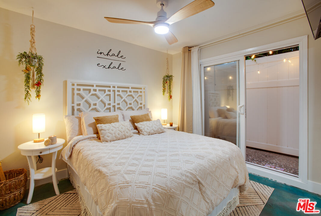 2912 11th Street, Unit 4 Santa Monica, CA 90405 - Photo 13 of 39 a bedroom with a bed and a mirror