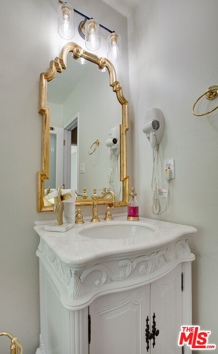2912 11th Street, Unit 4 Santa Monica, CA 90405 - Photo 21 of 39 a bathroom with a sink and a mirror