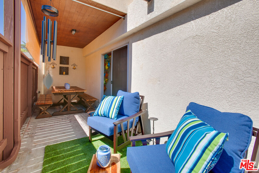 2912 11th Street, Unit 4 Santa Monica, CA 90405 - Photo 23 of 39 a view of balcony and patio