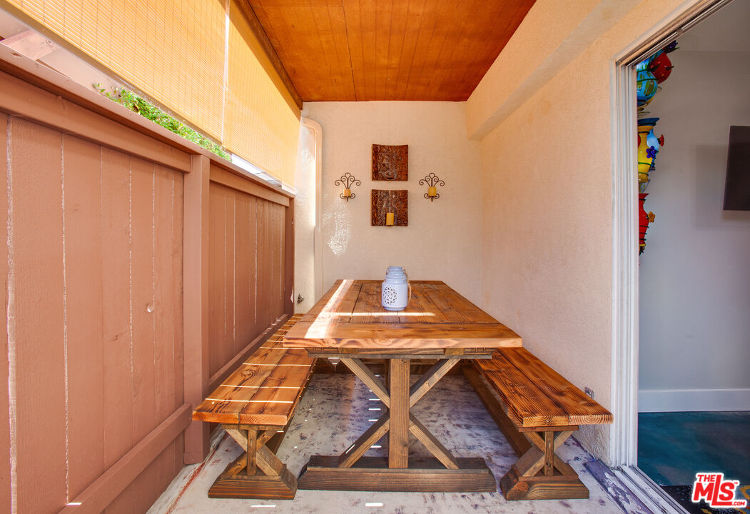 2912 11th Street, Unit 4 Santa Monica, CA 90405 - Photo 25 of 39 a view of a balcony