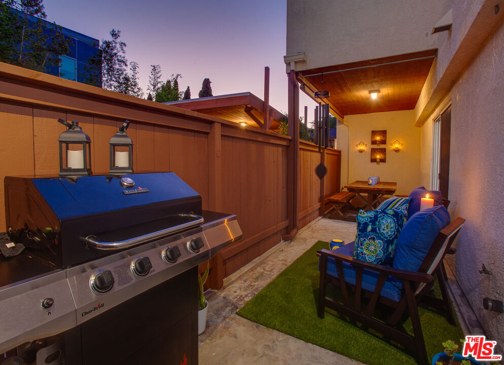 2912 11th Street, Unit 4 Santa Monica, CA 90405 - Photo 26 of 39 a outdoor space with furniture