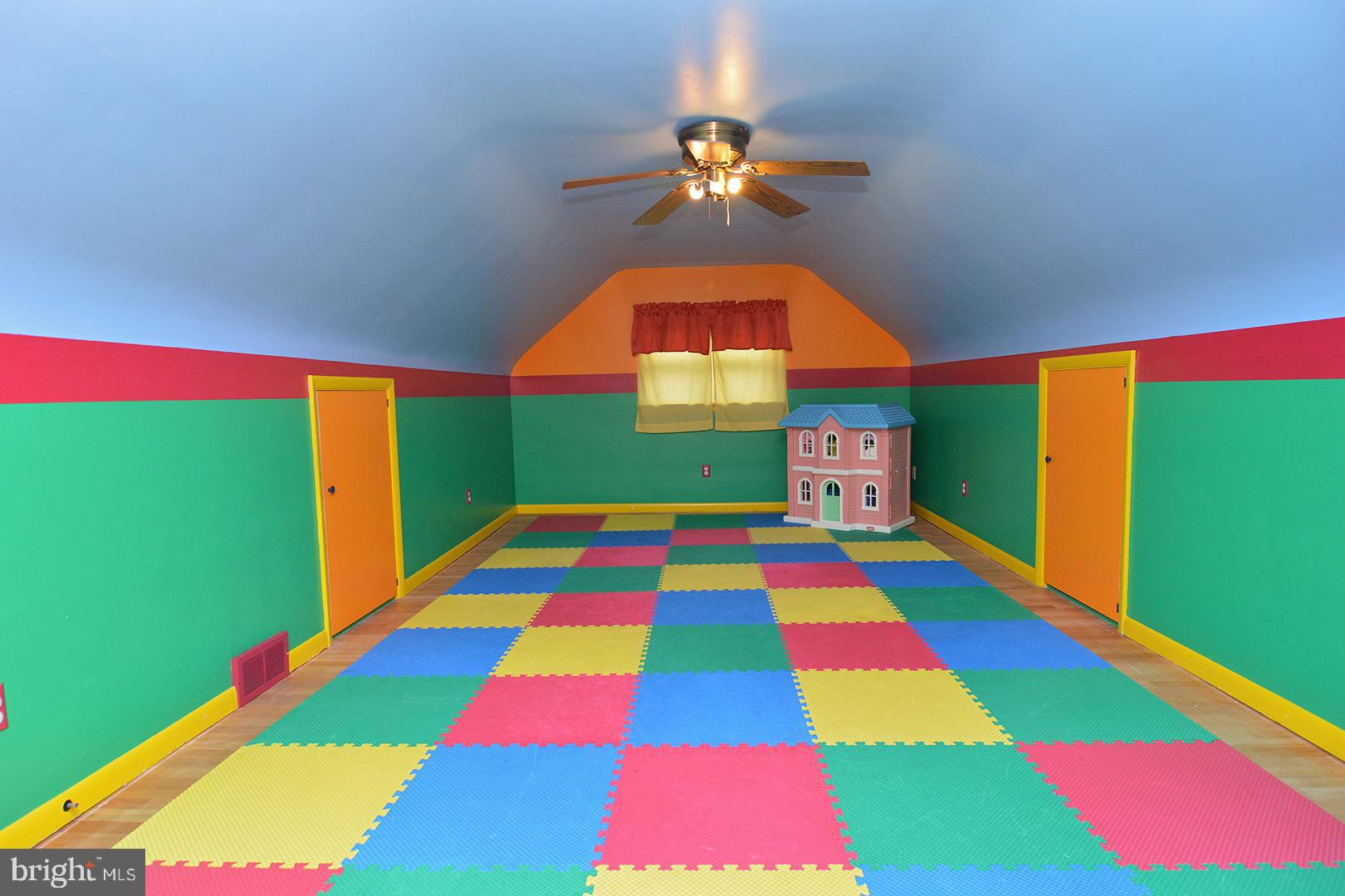 2305 Laurel Road Reading, PA 19609 - Photo 22 of 40 4th Bedroom was used as playroom