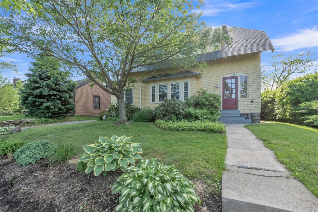 248 Burncoat Street Worcester, MA 01606 - Photo 1 of 27