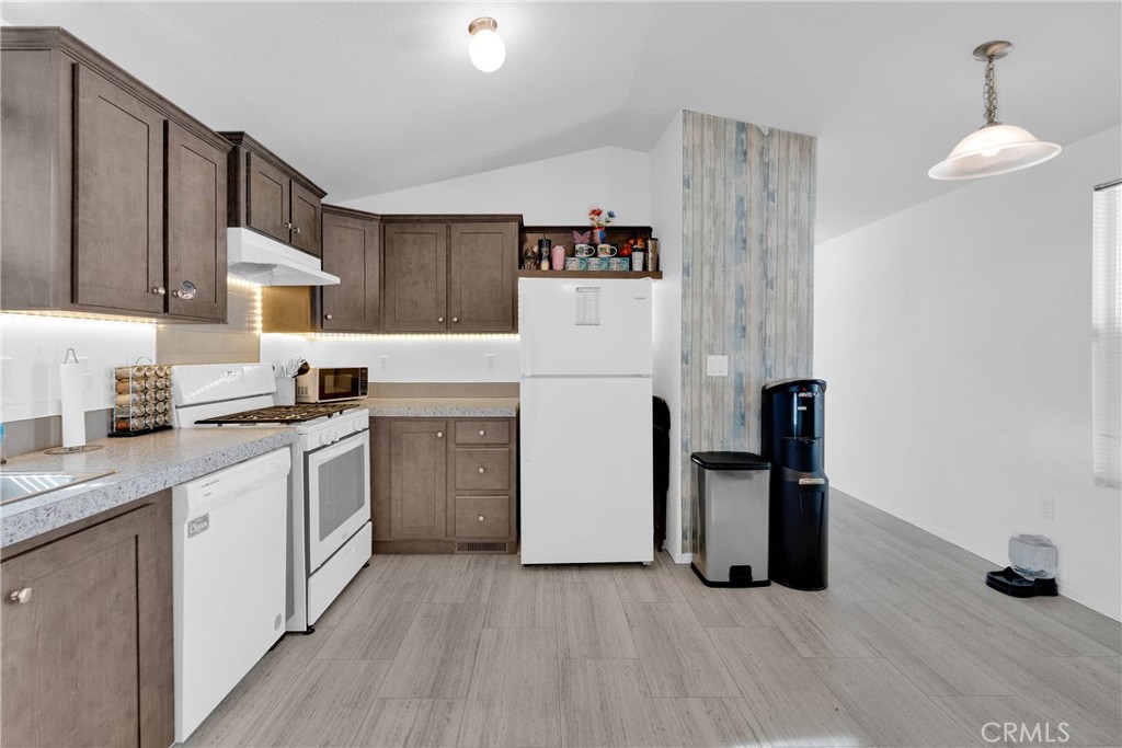 2494 Main Street, Unit 48 Barstow, CA 92311 - Photo 7 of 18 Kitchen