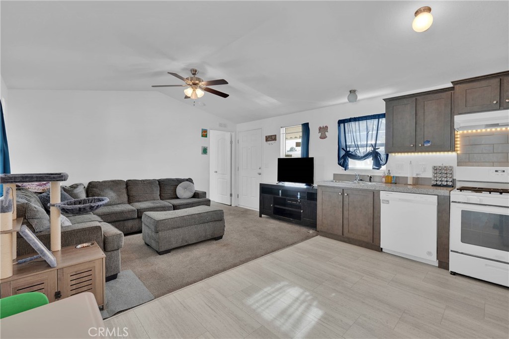 2494 Main Street, Unit 48 Barstow, CA 92311 - Photo 9 of 18