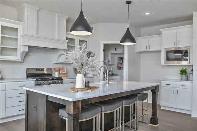 $719,950 | 5858 McCormick Drive, Shawnee, KS 66226