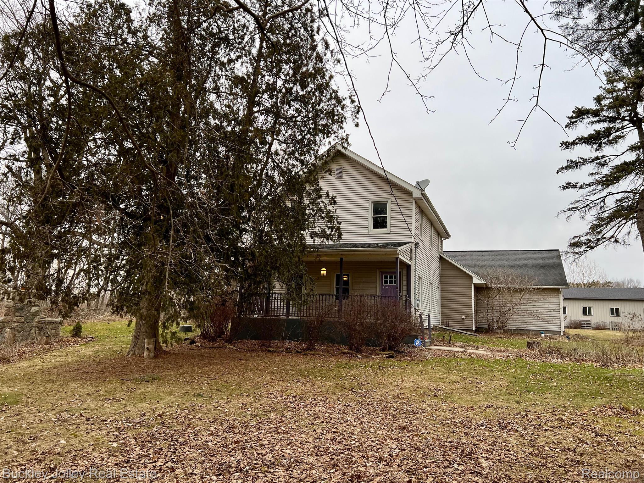 325 East Davis Road Howell, MI 48843 - Photo 1 of 8 Historic Farm House