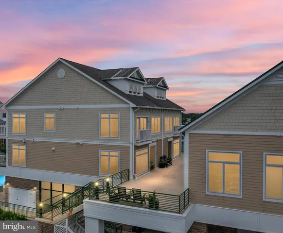 $984,999 | 110 Channel Marker Way, Unit 204, Grasonville, MD 21638