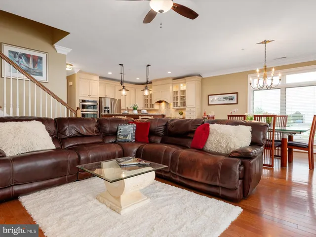 $984,999 | 110 Channel Marker Way, Unit 204, Grasonville, MD 21638