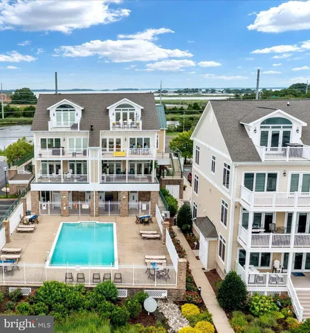 $984,999 | 110 Channel Marker Way, Unit 204, Grasonville, MD 21638