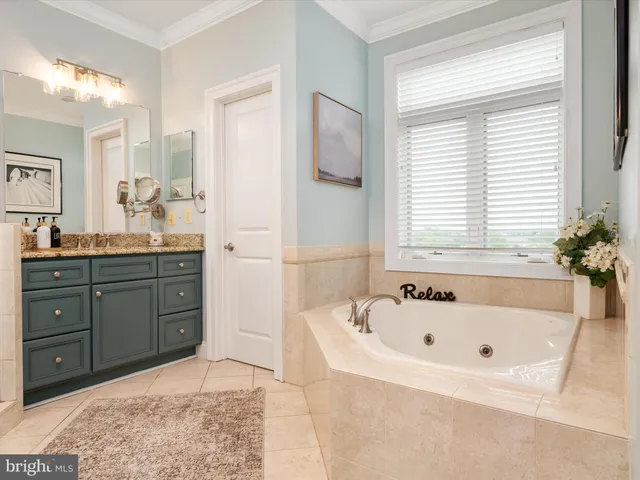 $984,999 | 110 Channel Marker Way, Unit 204, Grasonville, MD 21638