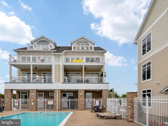 $984,999 | 110 Channel Marker Way, Unit 204, Grasonville, MD 21638