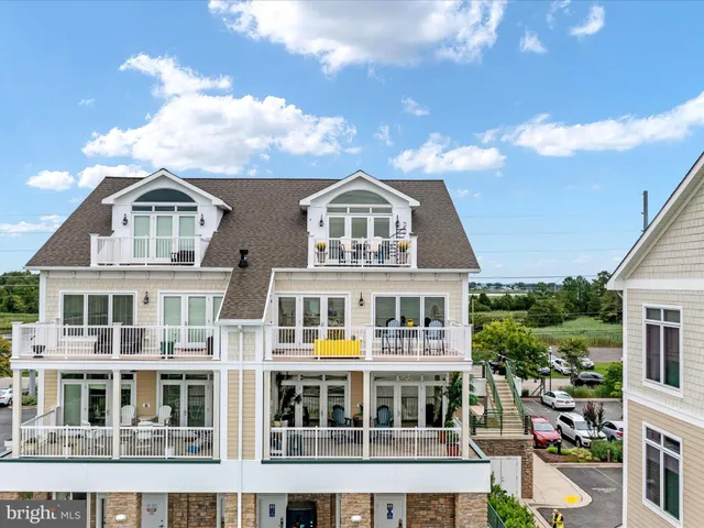 $984,999 | 110 Channel Marker Way, Unit 204, Grasonville, MD 21638