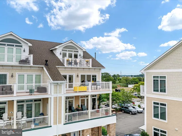 $984,999 | 110 Channel Marker Way, Unit 204, Grasonville, MD 21638