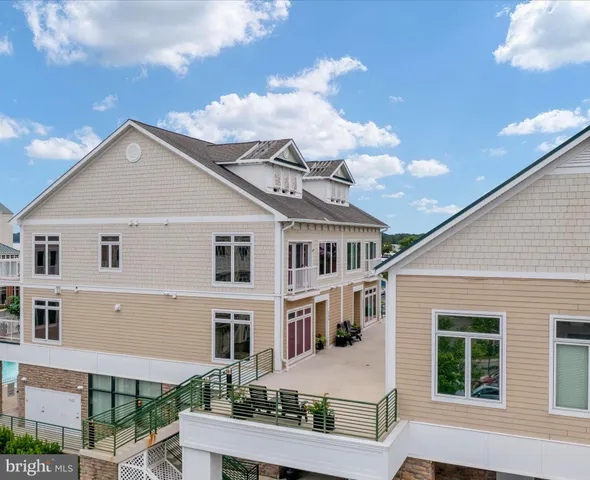 $984,999 | 110 Channel Marker Way, Unit 204, Grasonville, MD 21638