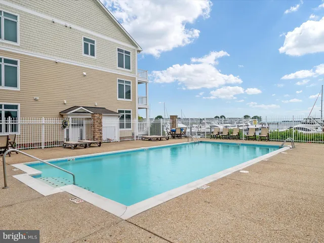 $984,999 | 110 Channel Marker Way, Unit 204, Grasonville, MD 21638