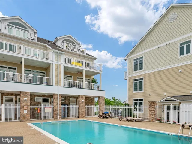$984,999 | 110 Channel Marker Way, Unit 204, Grasonville, MD 21638