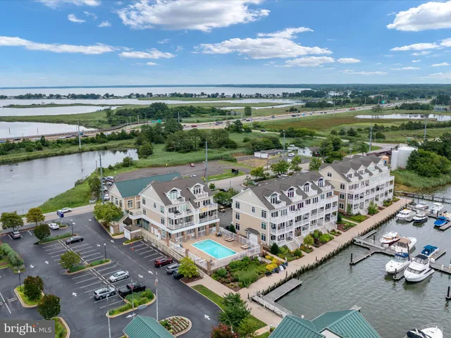 $984,999 | 110 Channel Marker Way, Unit 204, Grasonville, MD 21638