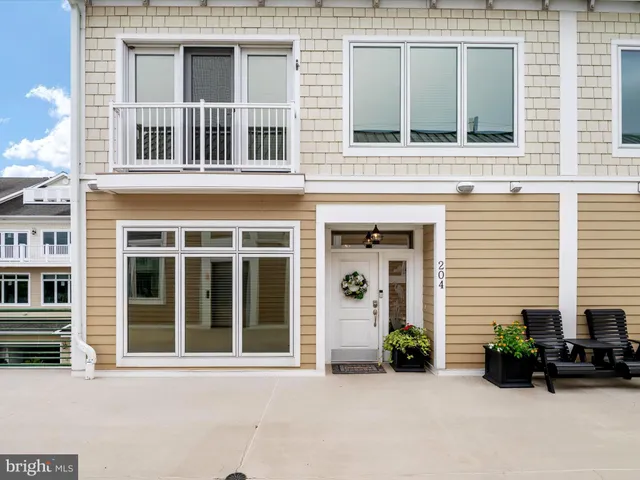 $984,999 | 110 Channel Marker Way, Unit 204, Grasonville, MD 21638
