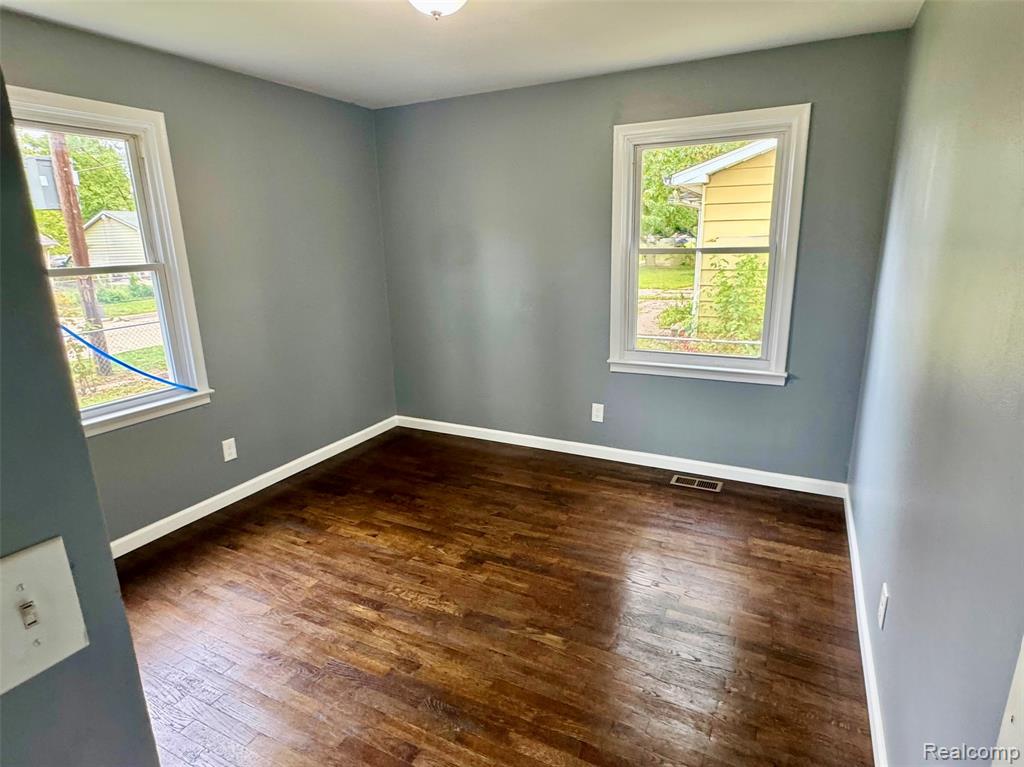 5220 Western Road Flint, MI 48506 - Photo 8 of 20